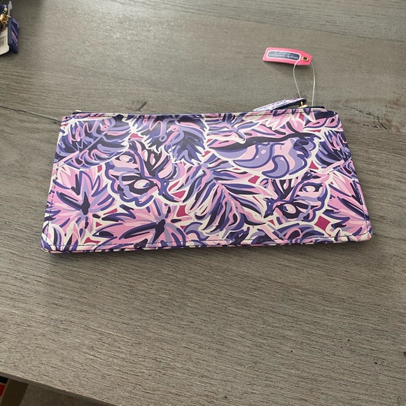 Simply Southern NWT wallet checkbook and card carrier with zipper - Picture 2 of 2